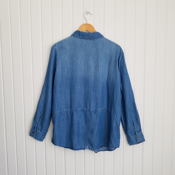 Beachlunchlounge Women's Large Button Front Chambray Shirt - Picture 3 of 7